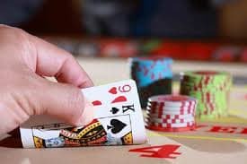 Tampilan permainan Mega Wheel dengan roda yang penuh warna dan segmen hadiah di kangenslot
